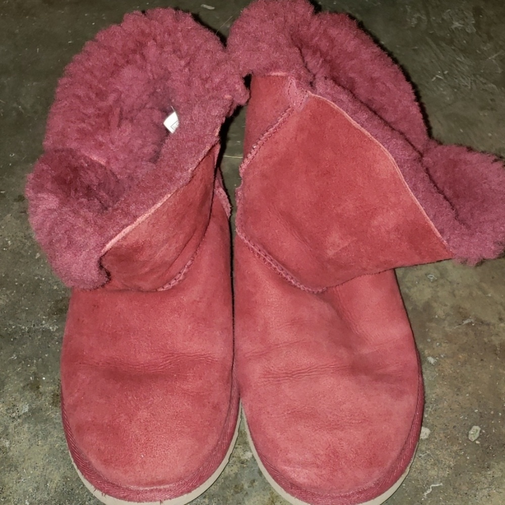 Ugg low boot